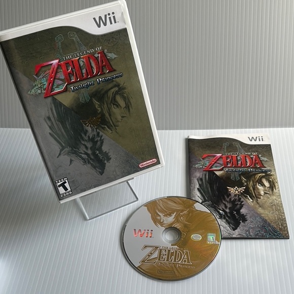 Pre-Owned Nintendo The Legend of Zelda: Twilight Princess with Manual main image 2